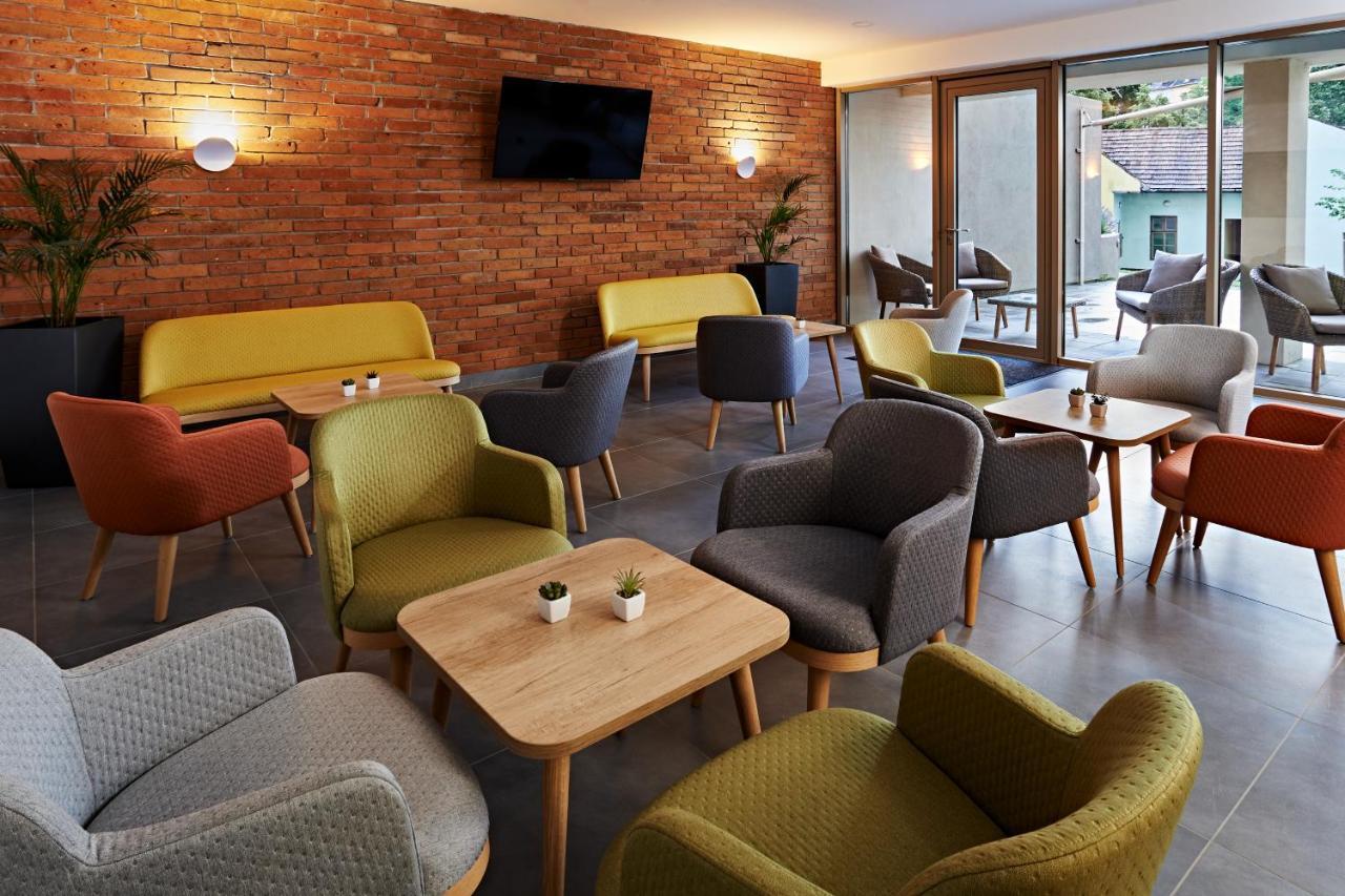 Hotel Adalbert Szent Tamas Haz Έστεργκομ Εξωτερικό φωτογραφία